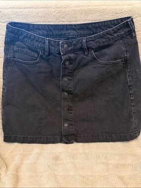 American Age black button-front denim skirt